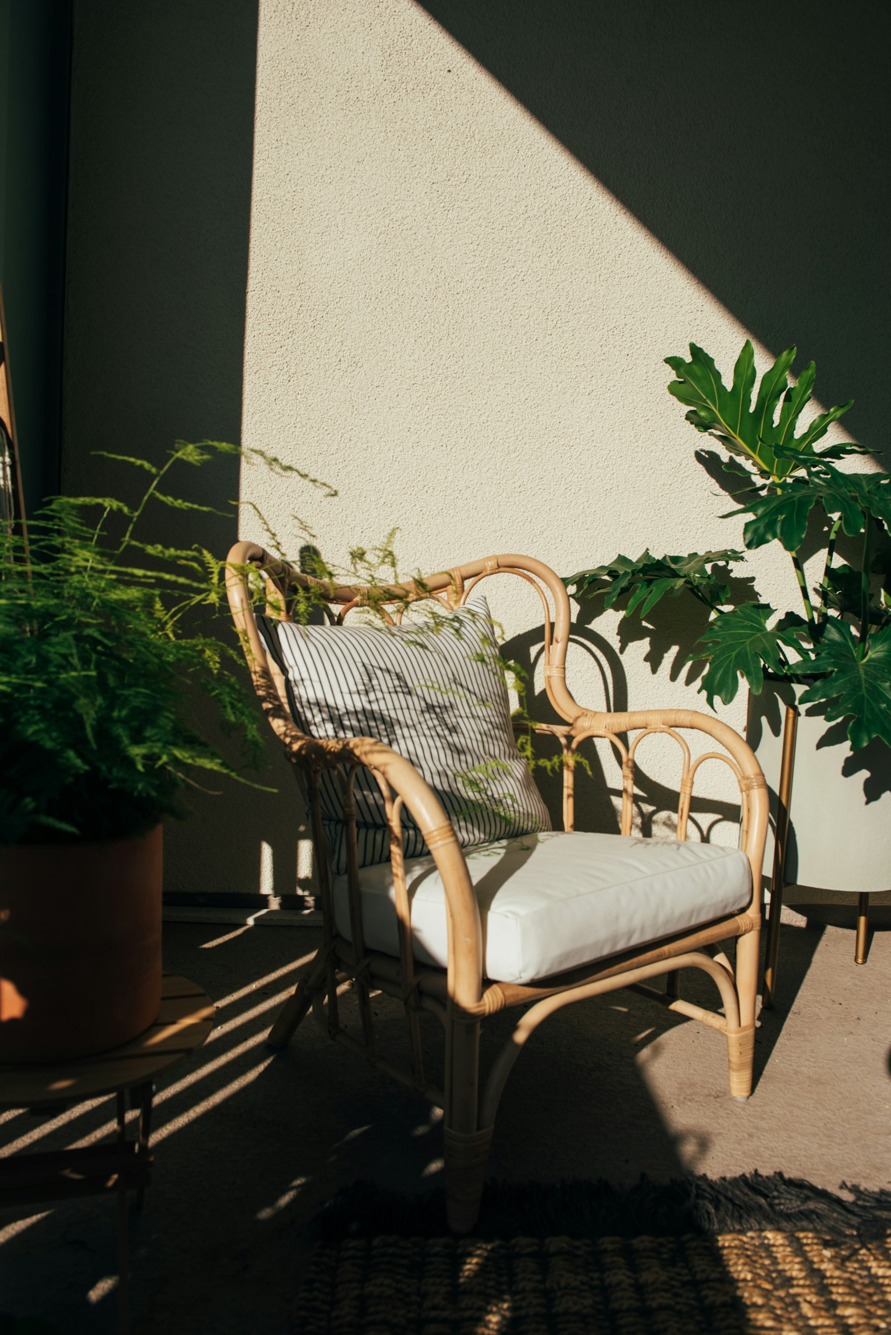 Arco Lounge Chair in white oak / natural linen